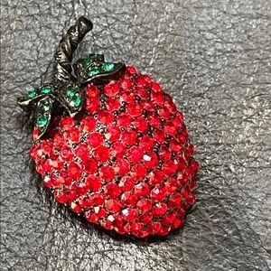 Vintage Vibe Weiss Red and Green Rhinestone Embellished Strawberry Brooch Pin